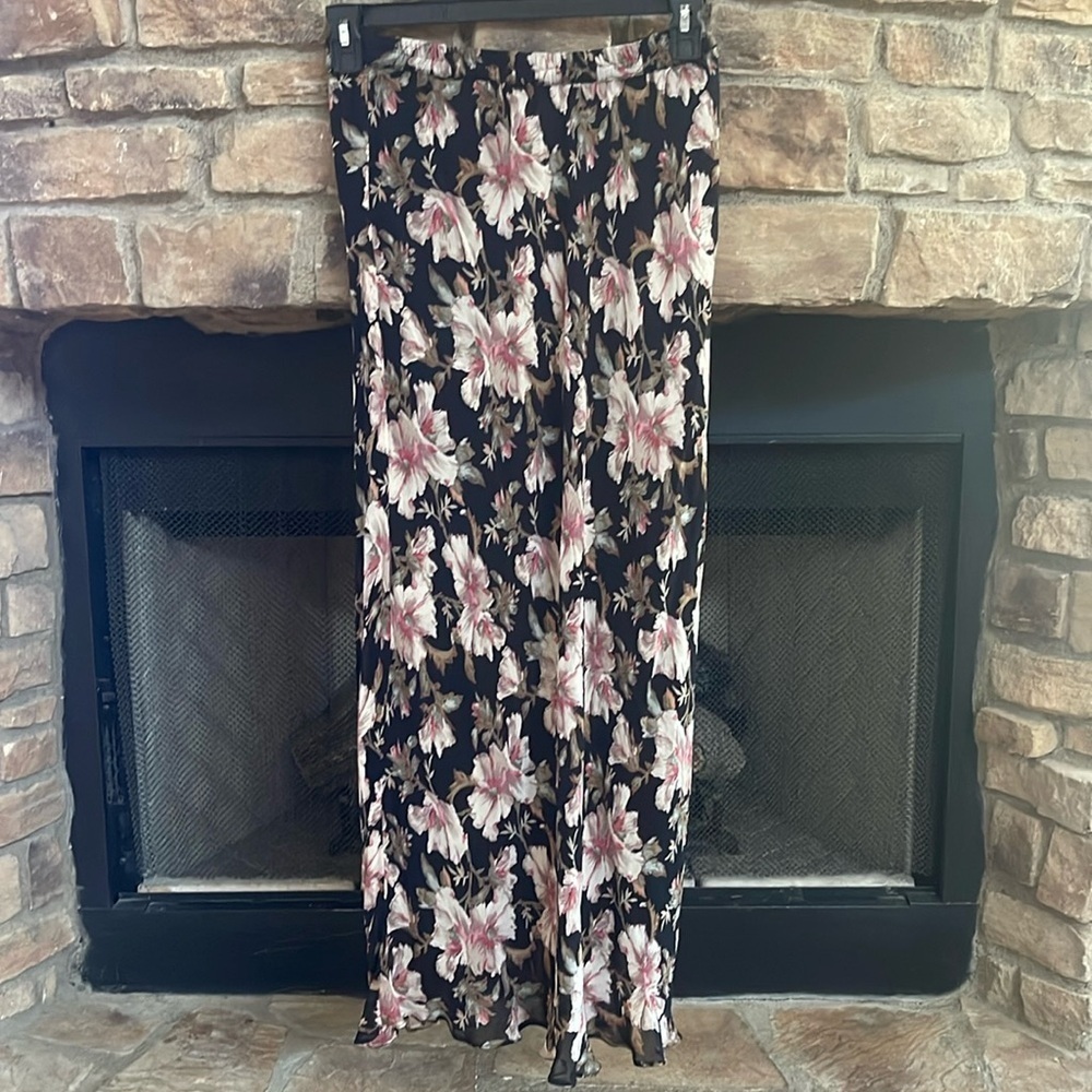Neo Nostalgia black, pink, and white lined floral skirt with elastic waist. XL